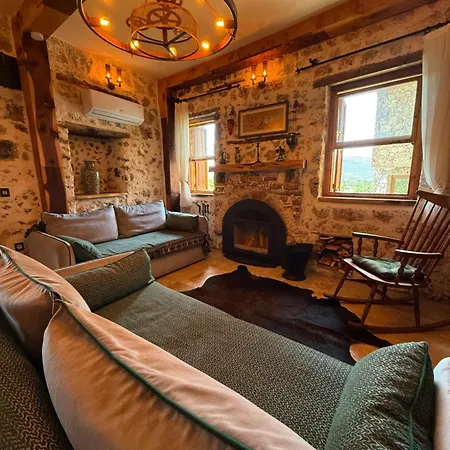 Luxury Stone With Salt Water Pool And Jacuzzi Vila