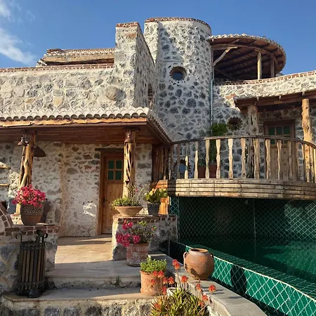 Luxury Stone With Salt Water Pool And Jacuzzi Villa