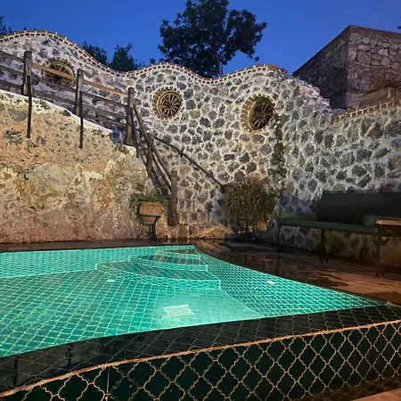 Luxury Stone With Salt Water Pool And Jacuzzi